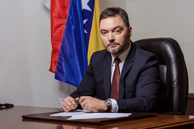 Након корона дернека: Поднет захтев за смену министра Кошарца